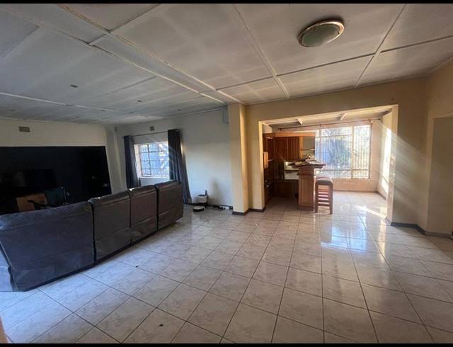 3 BEDROOM HOUSE FOR SALE IN WYCHWOOD